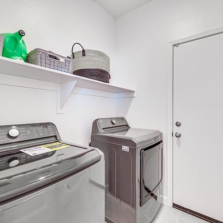 Maricopa Home With Putting Green And Covered Patio! Ngoại thất bức ảnh