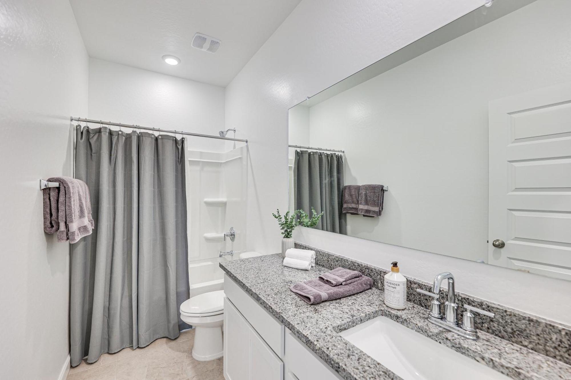 Maricopa Home With Putting Green And Covered Patio! Ngoại thất bức ảnh