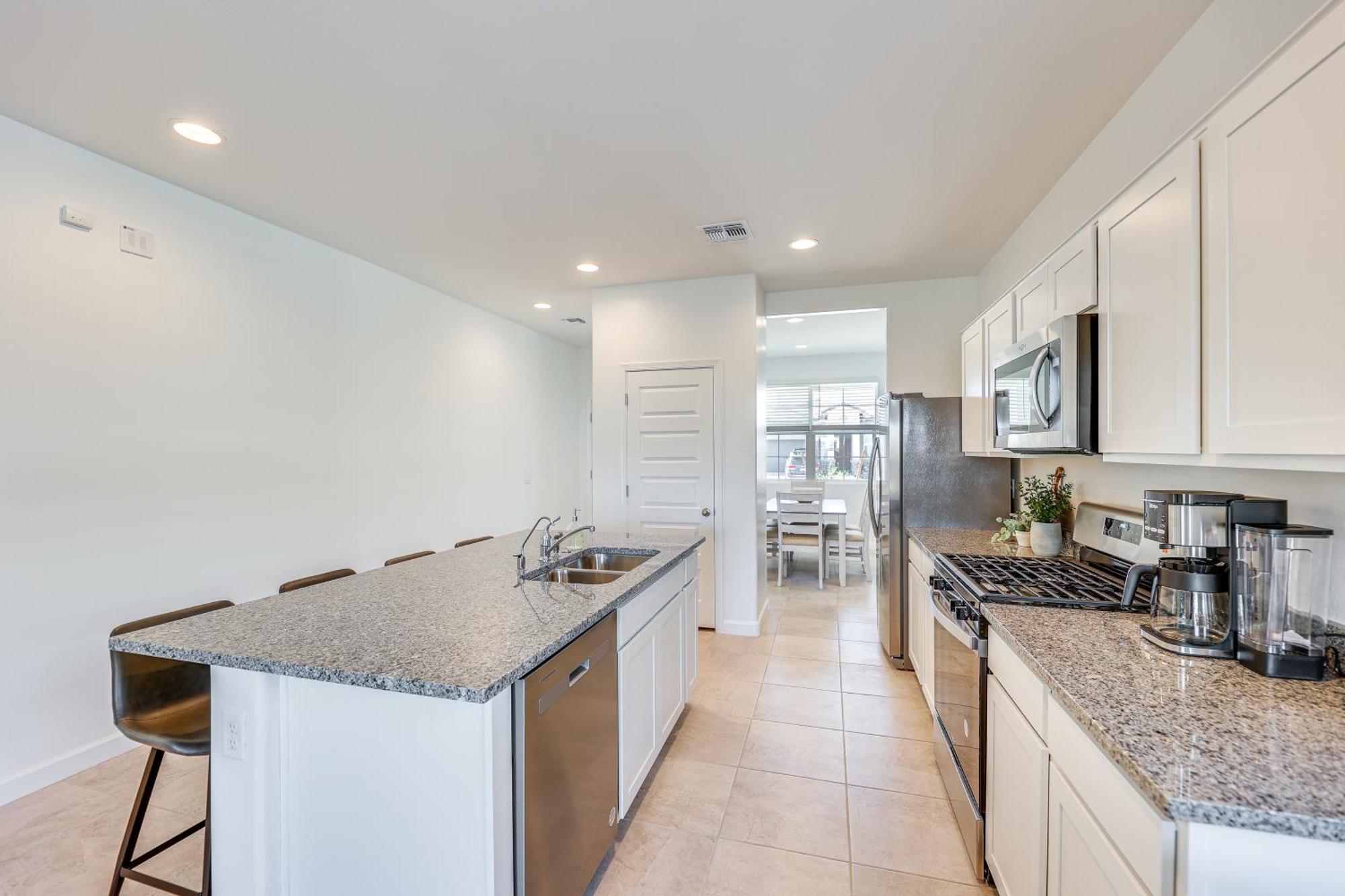 Maricopa Home With Putting Green And Covered Patio! Ngoại thất bức ảnh
