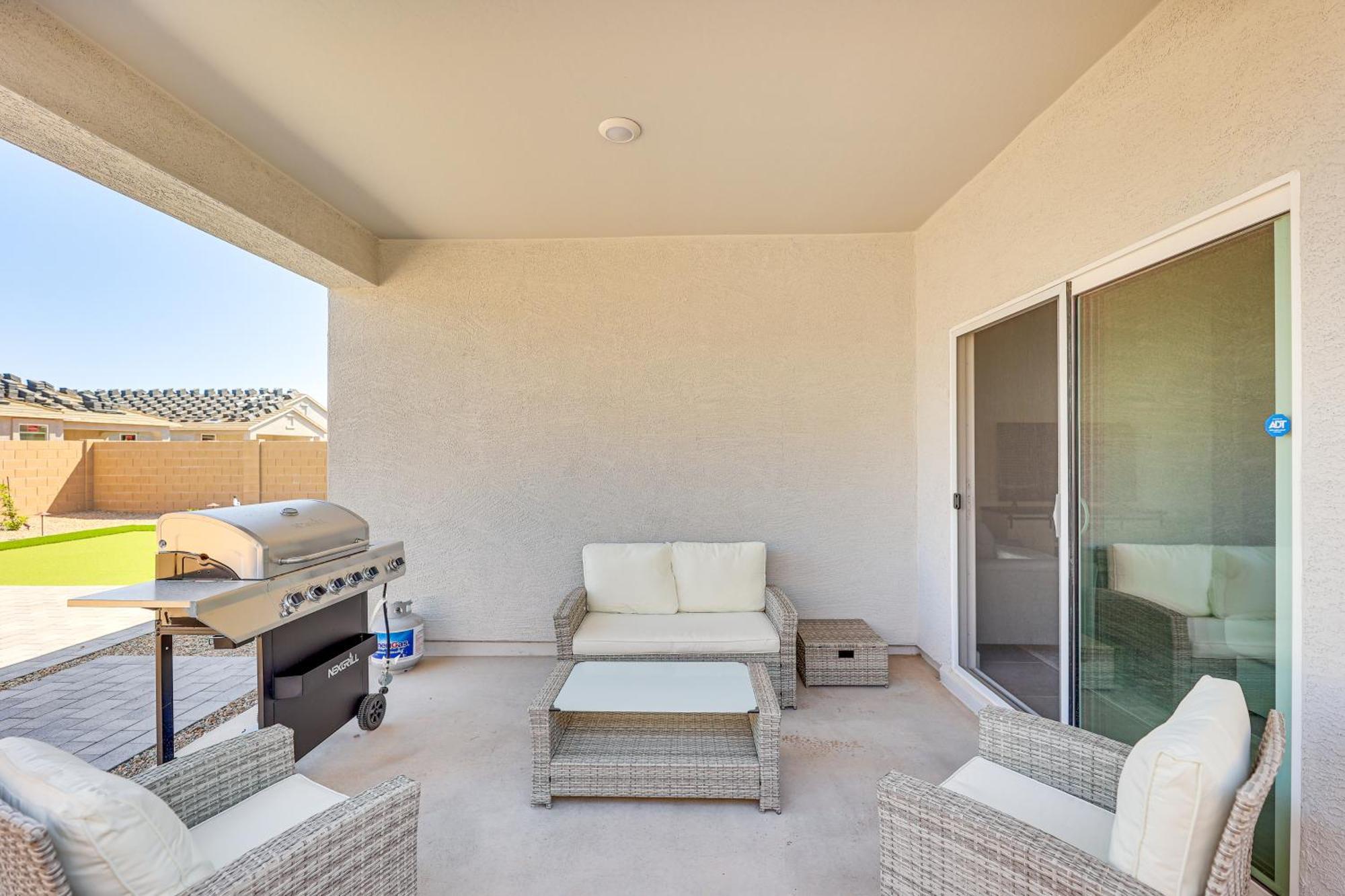 Maricopa Home With Putting Green And Covered Patio! Ngoại thất bức ảnh